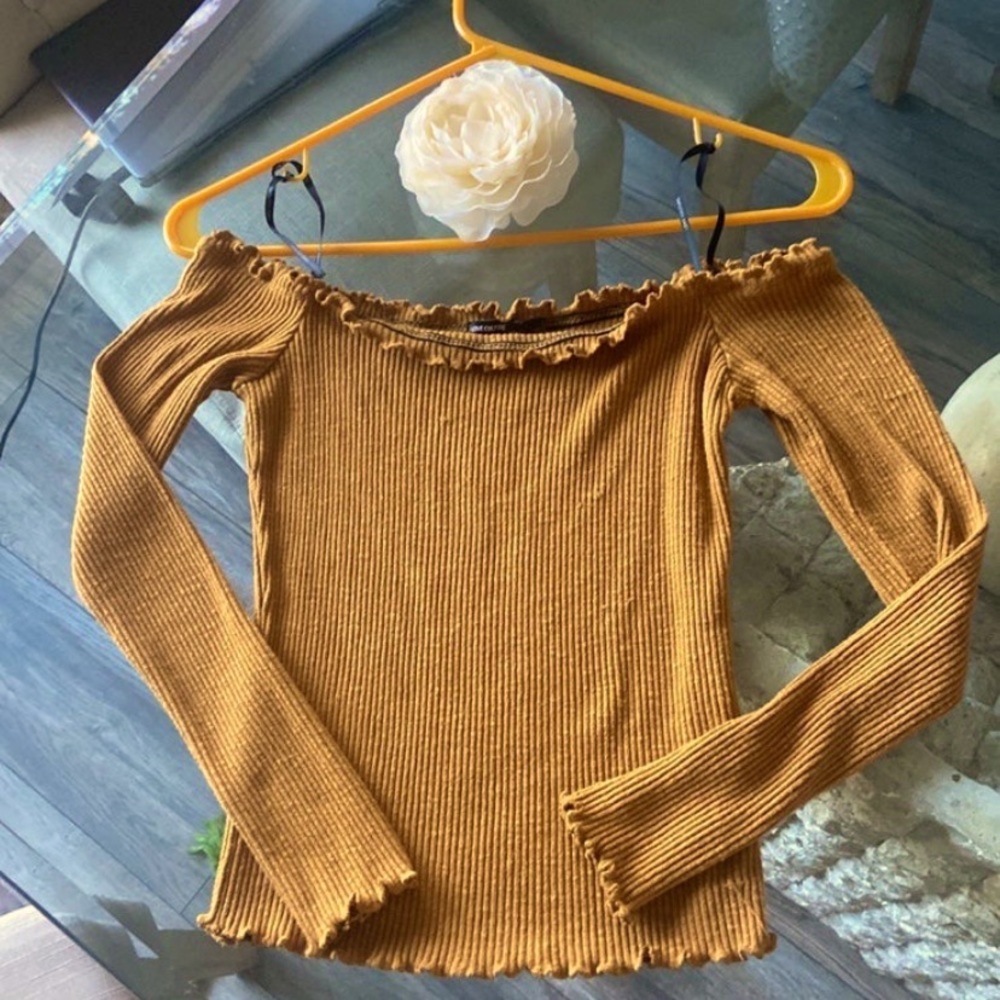 Women’s flattering fitted long sleeves top sweater